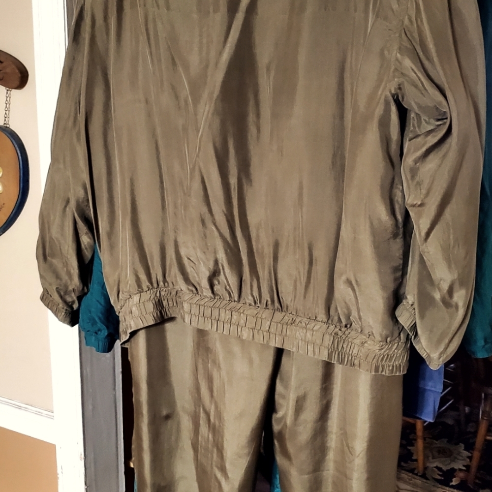 Ladies Leisure Suit/Outerwear